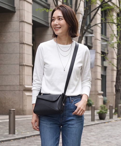 STYLE DELI(スタイルデリ)の「【DELI by】カーブフォルムの本革ミニショルダー(ショルダーバッグ・レディース・ブラック/キャメル/ホワイト・FREE)」の1枚目の写真