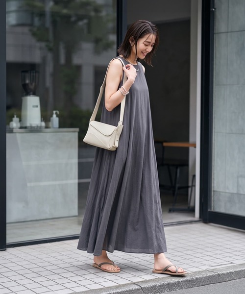 STYLE DELI(スタイルデリ)の「【DELI by】カーブフォルムの本革ミニショルダー(ショルダーバッグ・レディース・ブラック/キャメル/ホワイト・FREE)」の5枚目の写真