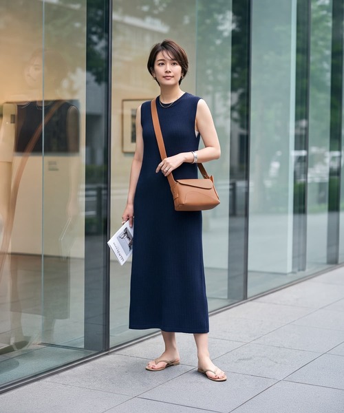 STYLE DELI(スタイルデリ)の「【DELI by】カーブフォルムの本革ミニショルダー(ショルダーバッグ・レディース・ブラック/キャメル/ホワイト・FREE)」の6枚目の写真