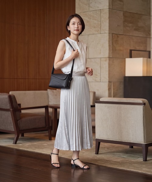 STYLE DELI(スタイルデリ)の「【DELI by】カーブフォルムの本革ミニショルダー(ショルダーバッグ・レディース・ブラック/キャメル/ホワイト・FREE)」の9枚目の写真