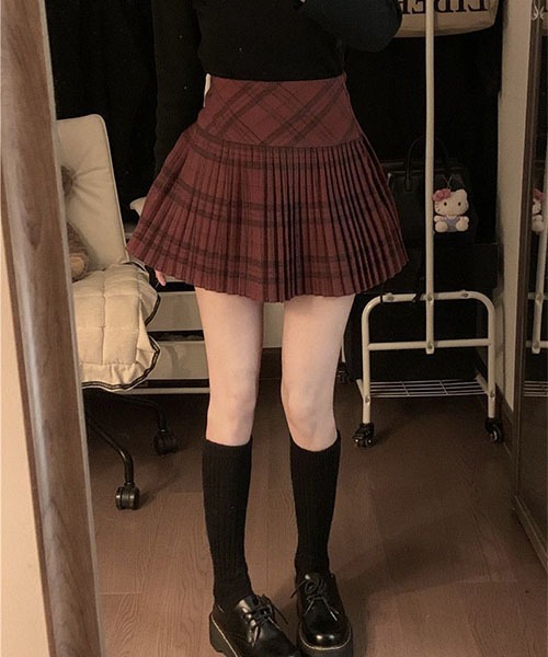 gossip!ロサンゼルス(ゴシップロサンゼルス)の「チェック柄 ハイウエストプリーツミニスカート 体型カバー 脚長効果 レディース 秋冬 プリーツスカート(スカート・レディース・レッド/ブラウン/ブラック/チャコールグレー・M)」の5枚目の写真
