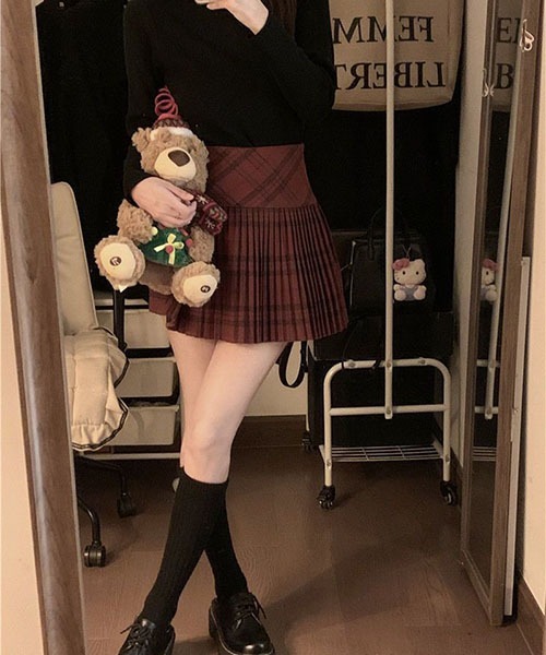 gossip!ロサンゼルス(ゴシップロサンゼルス)の「チェック柄 ハイウエストプリーツミニスカート 体型カバー 脚長効果 レディース 秋冬 プリーツスカート(スカート・レディース・レッド/ブラウン/ブラック/チャコールグレー・M)」の7枚目の写真