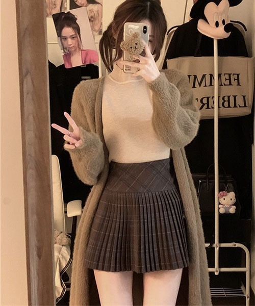 gossip!ロサンゼルス(ゴシップロサンゼルス)の「チェック柄 ハイウエストプリーツミニスカート 体型カバー 脚長効果 レディース 秋冬 プリーツスカート(スカート・レディース・レッド/ブラウン/ブラック/チャコールグレー・M)」の8枚目の写真