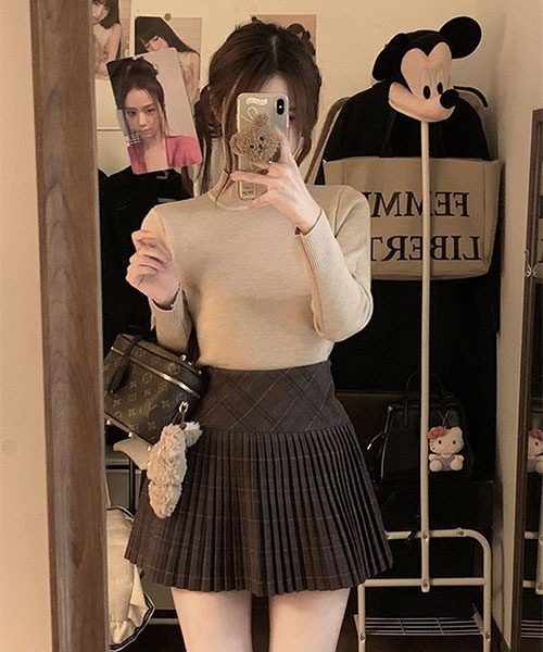 gossip!ロサンゼルス(ゴシップロサンゼルス)の「チェック柄 ハイウエストプリーツミニスカート 体型カバー 脚長効果 レディース 秋冬 プリーツスカート(スカート・レディース・レッド/ブラウン/ブラック/チャコールグレー・M)」の9枚目の写真