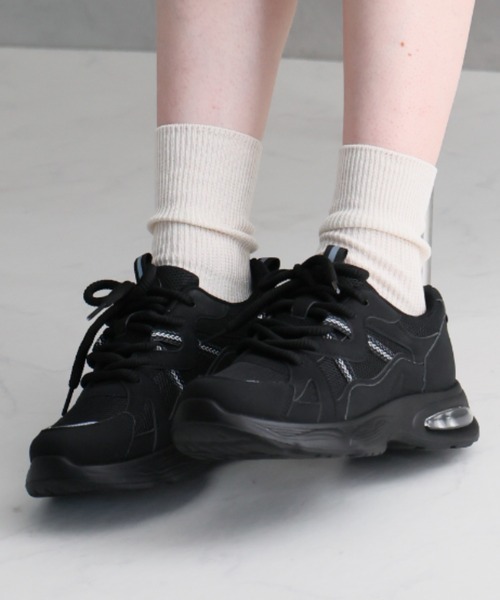 VIVIAN(ヴィヴィアン)の「エアー底レースアップスニーカー(スニーカー・レディース・ベージュ/ブラック・25/24/23)」の2枚目の写真