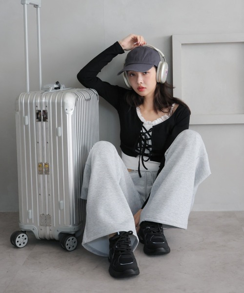 VIVIAN(ヴィヴィアン)の「エアー底レースアップスニーカー(スニーカー・レディース・ベージュ/ブラック・25/24/23)」の5枚目の写真