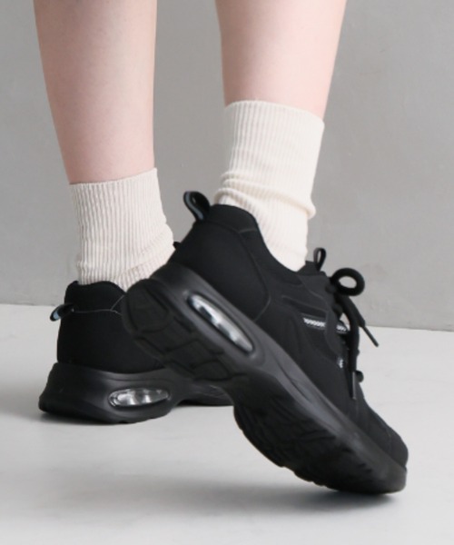 VIVIAN(ヴィヴィアン)の「エアー底レースアップスニーカー(スニーカー・レディース・ベージュ/ブラック・25/24/23)」の4枚目の写真