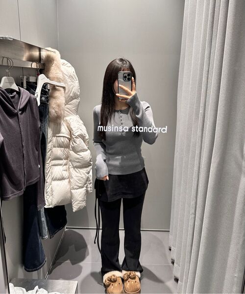 MUSINSA STANDARD WOMAN（ムシンサスタンダードウーマン）の「ウィメンズリブスリムヘンリーネックニット[ミディアムグレー]（ニット/セーター・レディース・その他・SMALL/MEDIUM/LARGE/X-SMALL）」の6枚目の写真