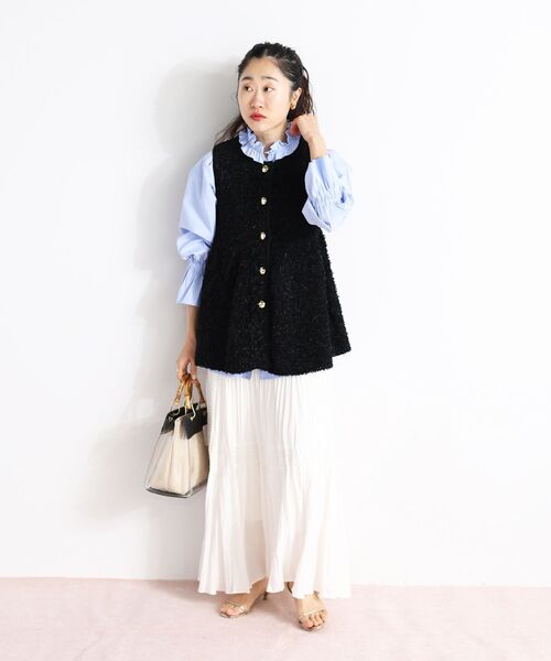 le.coeur blanc(ルクールブラン)の「TORRAZZO DONNA別注バタフライヤーンベスト(ベスト・レディース・ベージュ/ブラック・38)」の10枚目の写真