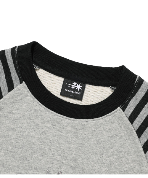 NICE GHOST CLUB（ナイスゴーストクラブ）の「STRIPE 3STAR RAGLAN SWEATSHIRTS_GREY(NG2GSUM440A)（スウェット・レディース・グレー・SMALL/MEDIUM）」の4枚目の写真