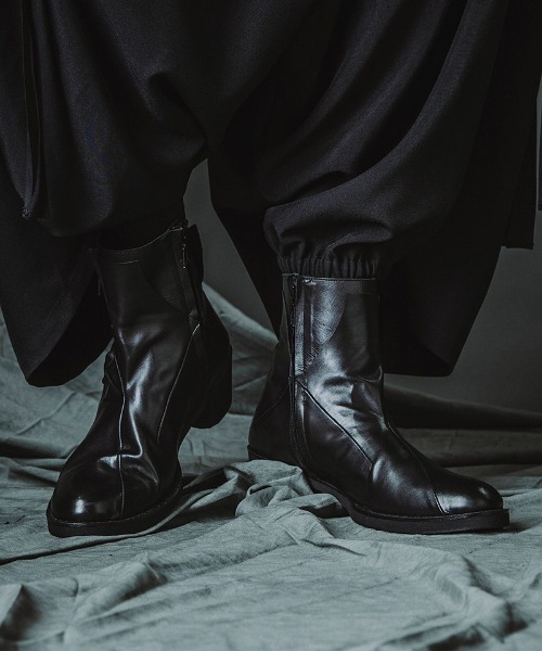 NO ID.(ノーアイディ)の「mko13388-レイヤードヒールブーツ(858208-407F)(ブーツ・メンズ・ブラック・44/42/40)」の1枚目の写真