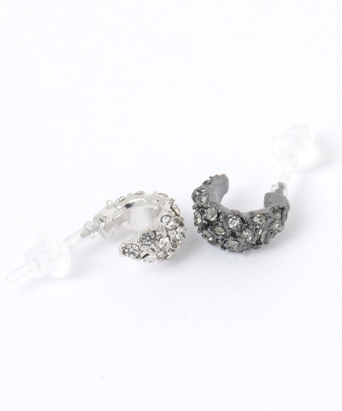 LAKOLE（ラコレ）の「ファインビジュフープ樹脂ポストピアス / 644508（ピアス（両耳用）・レディース・ブラック/その他1・FREE）」の3枚目の写真
