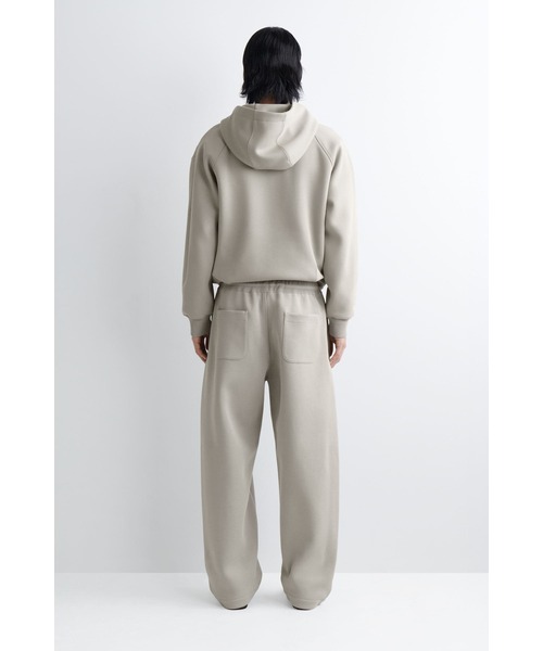 COS(コス)の「コットンピケ オーバーサイズ バレルレッグ ジョガーパンツ(その他パンツ・メンズ・グレー・L/XS/S/M)」の3枚目の写真