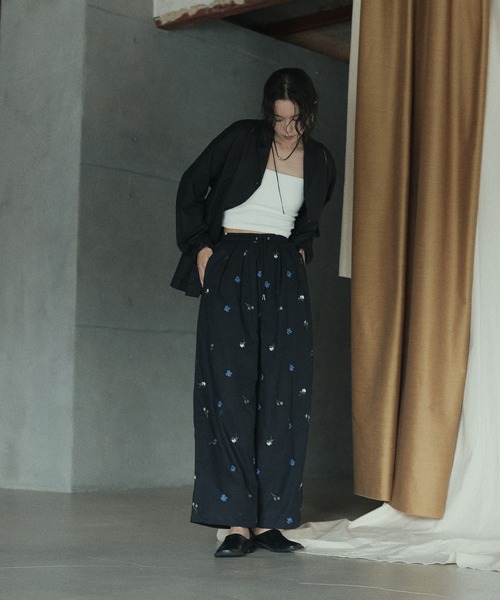 hellam（へラム）の「配色刺繍イージーパンツ（その他パンツ・レディース・ブラック/ホワイト・FREE）」の3枚目の写真