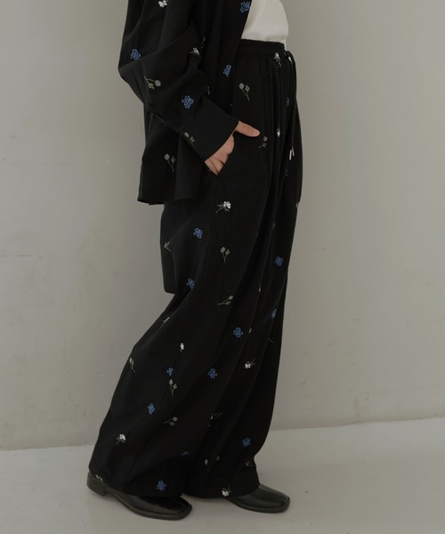 hellam（へラム）の「配色刺繍イージーパンツ（その他パンツ・レディース・ブラック/ホワイト・FREE）」の8枚目の写真