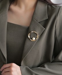 epic day（エピックデイ）の「パール×ニュアンスラインブローチ（ブローチ/コサージュ）」