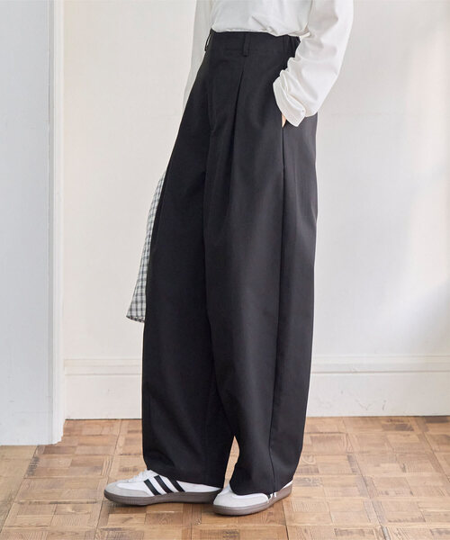KOBE LETTUCE(コウベレタス)の「タックワイドカーブパンツ(その他パンツ・レディース・ベージュ/ブラック/ホワイト系・M)」の3枚目の写真