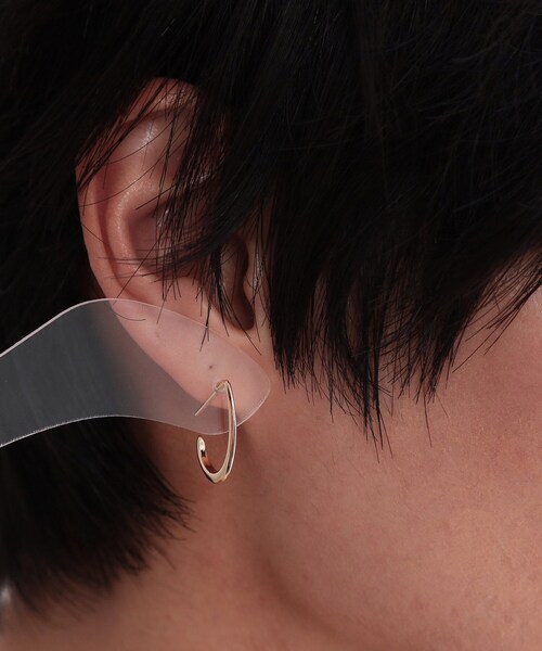 OPAQUE.CLIP（オペークドットクリップ）の「メタルドロップデザインフープピアス（ピアス（両耳用）・レディース・ゴールド/シルバー・00）」の3枚目の写真