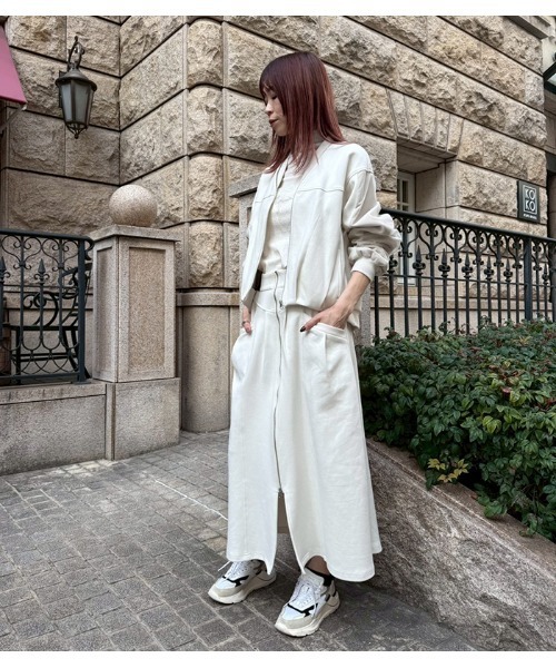 LUGIVA（ルギヴァ）の「【LUGIVA/ルギバ】チュールレイヤードスリーブジップアップブルゾン（ブルゾン・レディース・オフホワイト/ブラック・FREE）」の4枚目の写真