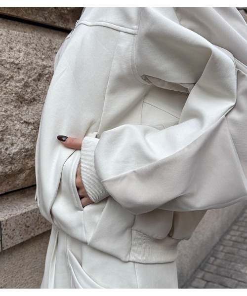 LUGIVA（ルギヴァ）の「【LUGIVA/ルギバ】チュールレイヤードスリーブジップアップブルゾン（ブルゾン・レディース・オフホワイト/ブラック・FREE）」の13枚目の写真