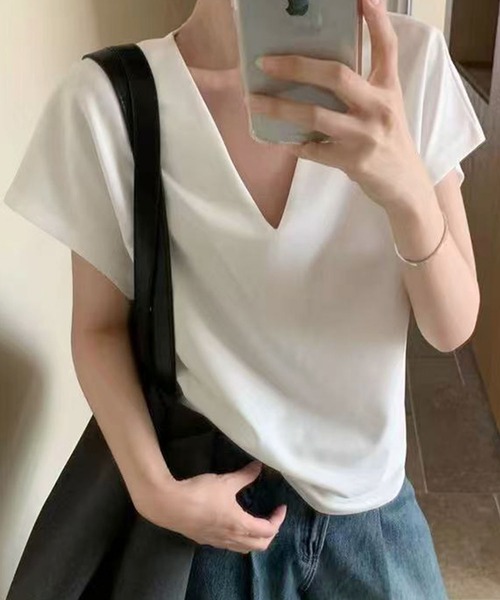 LOWO(ロワ)の「コットンVネックシームレスTシャツ 半袖(Tシャツ/カットソー・レディース・カーキ/ホワイト/チャコールグレー/ブラック・FREE)」の2枚目の写真