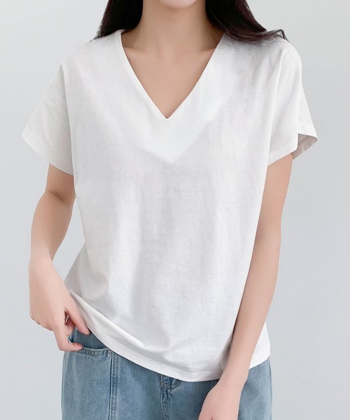 LOWO(ロワ)の「コットンVネックシームレスTシャツ 半袖(Tシャツ/カットソー・レディース・カーキ/ホワイト/チャコールグレー/ブラック・FREE)」の6枚目の写真
