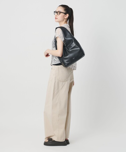YAHKI（ヤーキ）の「＜YAHKI＞レザーライク ソフト クロス ビッグ ショルダーバッグ（ショルダーバッグ・レディース・ブラック/ライトブルー・FREE）」の4枚目の写真
