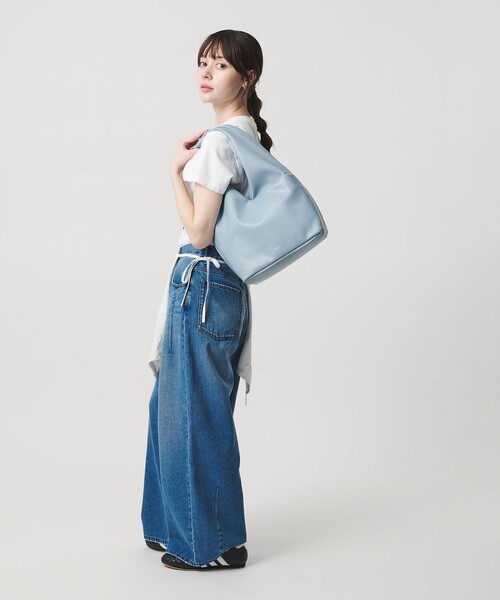 YAHKI（ヤーキ）の「＜YAHKI＞レザーライク ソフト クロス ビッグ ショルダーバッグ（ショルダーバッグ・レディース・ブラック/ライトブルー・FREE）」の6枚目の写真