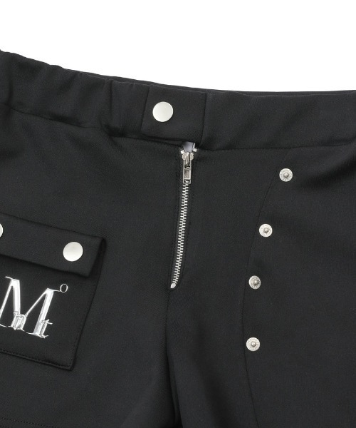 MUCENT（ムセント）の「A'GEM/9 × .kom 『MUCENT/ムセント』AVELIN METAL LOGO RIVET POINT POCKET SHORT PANTS /メタルロゴリベットポイントポケットショーツ（その他パンツ・レディース・ブラック・FREE）」の3枚目の写真
