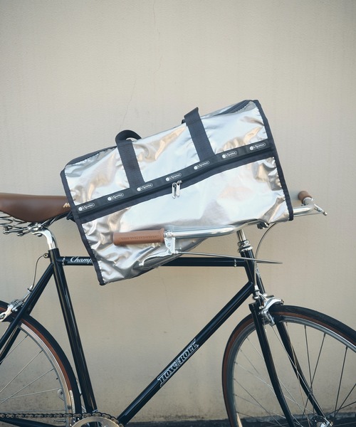 LeSportsac(レスポートサック)の「【LeSportsac for ADAM ET ROPE'】Exclusive Deluxe LG Weekender(ボストンバッグ・レディース・シルバー・FREE)」の5枚目の写真