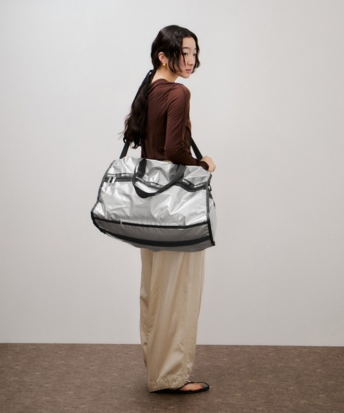 LeSportsac(レスポートサック)の「【LeSportsac for ADAM ET ROPE'】Exclusive Deluxe LG Weekender(ボストンバッグ・レディース・シルバー・FREE)」の7枚目の写真