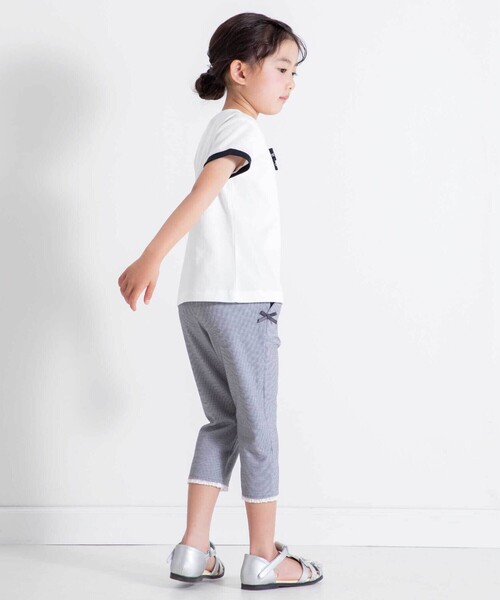 BeBe(ベベ)の「裾レースサッカーストレッチカプリパンツ(その他パンツ・キッズ・ブラック/グレー系その他・110cm/130cm/120cm/140cm/150cm)」の4枚目の写真
