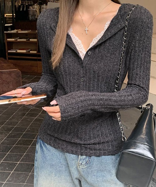 Emilie(エミリー)の「レースドッキングリブニットトップス(Tシャツ/カットソー・レディース・ベージュ/チャコールグレー/アイボリー/ブラック・FREE)」の1枚目の写真