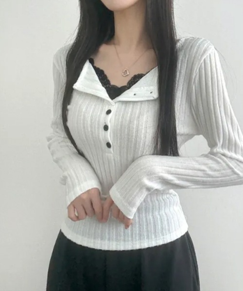 Emilie(エミリー)の「レースドッキングリブニットトップス(Tシャツ/カットソー・レディース・ベージュ/チャコールグレー/アイボリー/ブラック・FREE)」の6枚目の写真