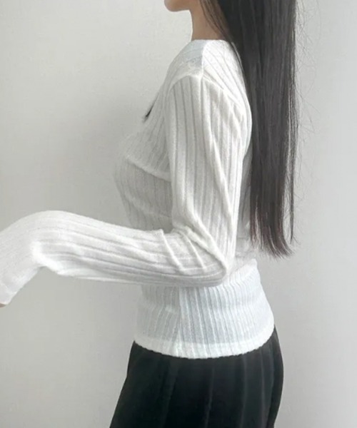 Emilie(エミリー)の「レースドッキングリブニットトップス(Tシャツ/カットソー・レディース・ベージュ/チャコールグレー/アイボリー/ブラック・FREE)」の7枚目の写真