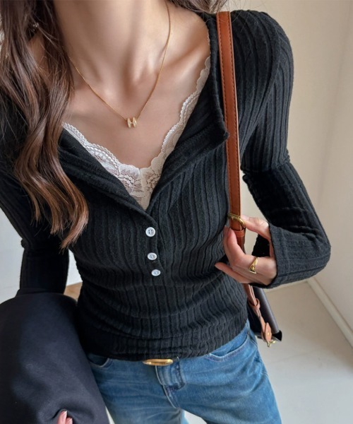 Emilie(エミリー)の「レースドッキングリブニットトップス(Tシャツ/カットソー・レディース・ベージュ/チャコールグレー/アイボリー/ブラック・FREE)」の17枚目の写真
