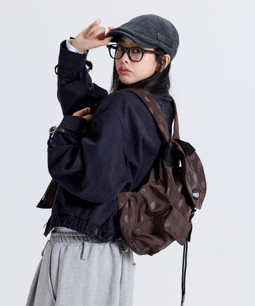 MACNI(マクニ)の「POLKA DOT FLAP BACKPACK BROWN(バックパック/リュック・レディース・ブラウン・FREE)」の3枚目の写真