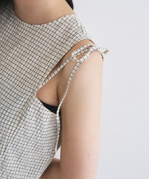 CODE A(コードエー)の「shoulder ribbon dress(ワンピース・レディース・アイボリー/ブラック・34/36)」の9枚目の写真