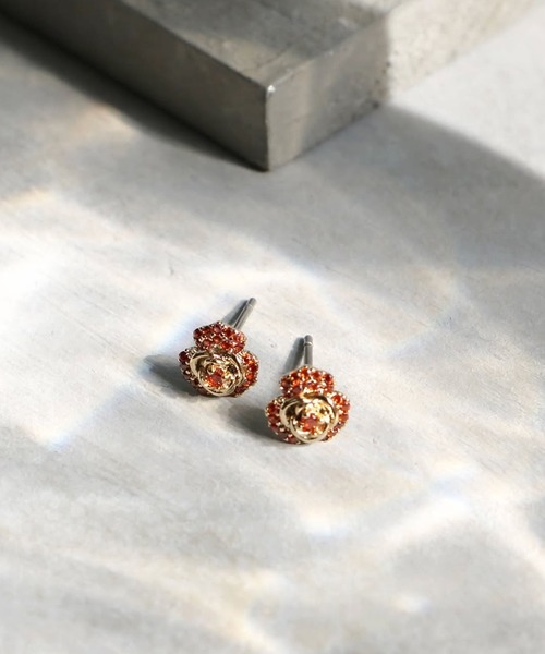 Zoule(ゾーラ)の「Zoule ゾーラ:FLOWER LETTER SERIES jewel flower letter4 花言葉 スミレ バラ ピアス(ピアス(両耳用)・レディース・レッド/パープル・FREE)」の2枚目の写真