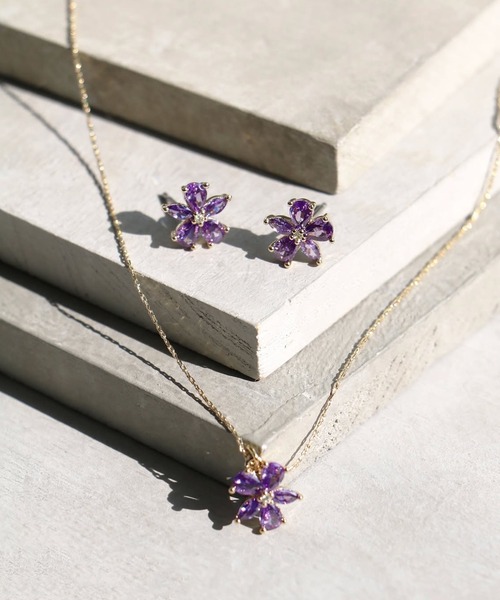 Zoule(ゾーラ)の「Zoule ゾーラ:FLOWER LETTER SERIES jewel flower letter4 花言葉 スミレ バラ ピアス(ピアス(両耳用)・レディース・レッド/パープル・FREE)」の6枚目の写真