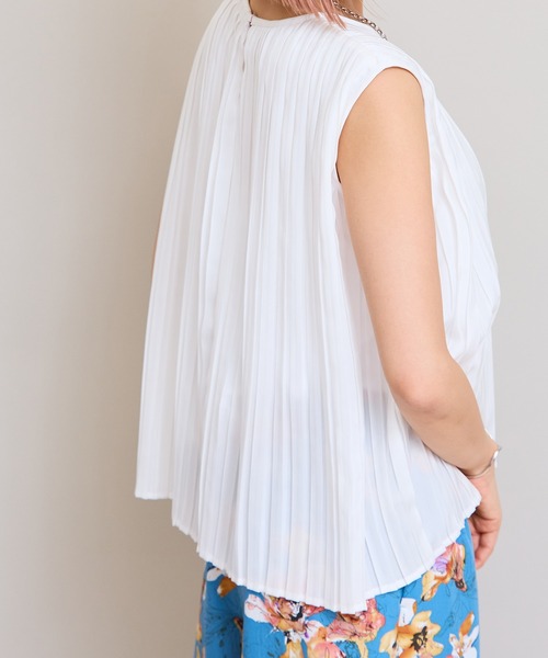 LHELBIE（レルビエ）の「プリーツトップス（Tシャツ/カットソー・レディース・ピンク/イエロー/オフホワイト/ブラック・M）」の2枚目の写真