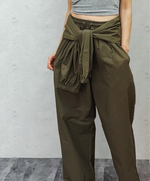 Per sist ence(パーシエンス)の「ラップディテールワイドジョガーパンツ(その他パンツ・レディース・ブラック/アイボリー/ブラウン・ONE SIZE)」の2枚目の写真
