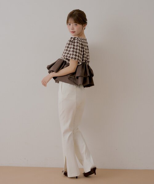 Chico(チコ)の「【SALON by Chico】-3kg見え/ スリットスリムフレアパンツ(その他パンツ・レディース・ブラック系その他2/アイボリー/ブラック/ブラウン・SMALL/MEDIUM)」の9枚目の写真
