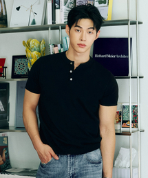 LEIRE（ルアール）の「マッスルフィットヘンリーネック半袖ニット[ブラック]（Tシャツ/カットソー）」