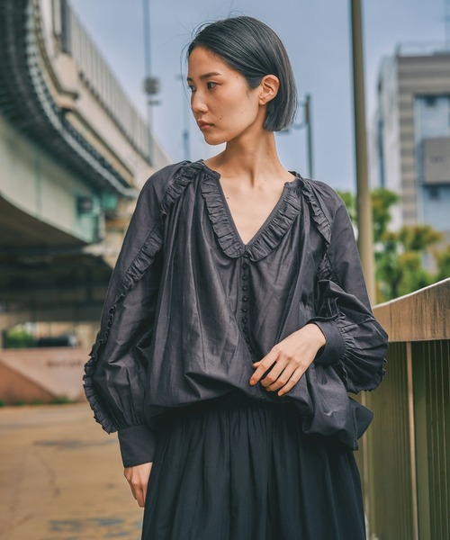LEPSIM(レプシィム)の「《オフィスライン》シルク混デザインブラウス 637920(シャツ/ブラウス・レディース・オフホワイト/チャコールグレー・FREE)」の9枚目の写真