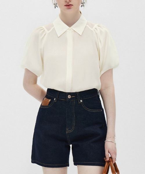 AMAJI(アマジ)の「襟付き バルーンスリーブ 半袖 シャツ(シャツ/ブラウス・レディース・ホワイト・LARGE/MEDIUM/SMALL)」の1枚目の写真