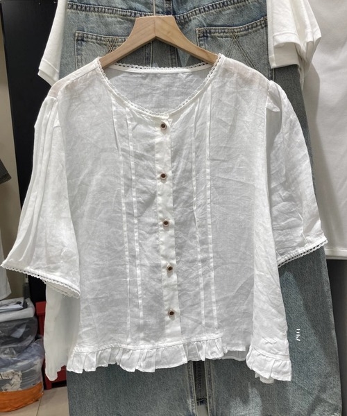 LUCPY(ラクピー)の「フリルヘムギャザーブラウス 半袖 ナチュラルシルエット(シャツ/ブラウス・レディース・ベージュ/ピンク/ホワイト・XX-LARGE/X-LARGE/LARGE/MEDIUM)」の1枚目の写真
