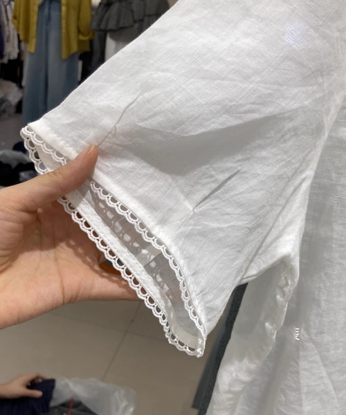 LUCPY(ラクピー)の「フリルヘムギャザーブラウス 半袖 ナチュラルシルエット(シャツ/ブラウス・レディース・ベージュ/ピンク/ホワイト・XX-LARGE/X-LARGE/LARGE/MEDIUM)」の6枚目の写真