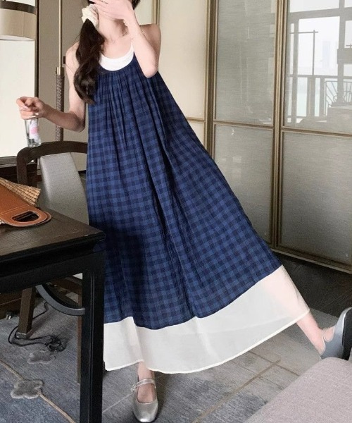 AMAJI(アマジ)の「チェック柄 ノースリーブ キャミソールワンピース(ワンピース・レディース・ブルー・SMALL/MEDIUM/LARGE/X-LARGE)」の5枚目の写真