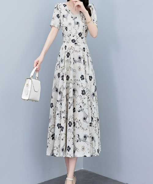 LUCPY(ラクピー)の「フラワープリント Vネックフレアワンピース(ワンピース・レディース・ホワイト・XX-LARGE/X-LARGE/LARGE/MEDIUM)」の1枚目の写真
